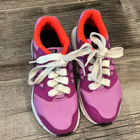 Brand new nike - Picture 1 of 2